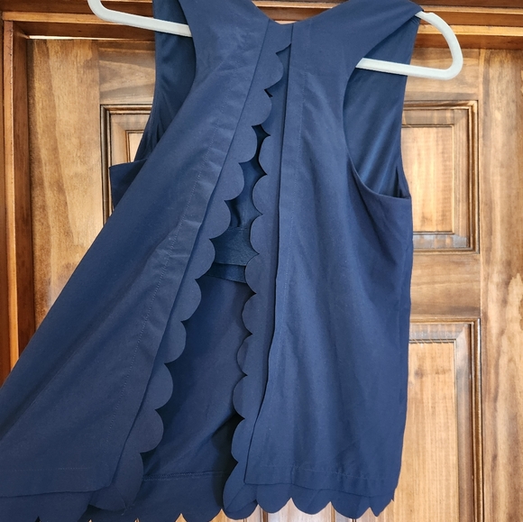 Banana Republic Split Back Scallop Navy Tank Blouse with Built-In Bra - Picture 3 of 5